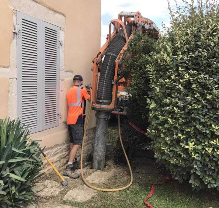 Nous menons à bien les opérations de dégagement de racines.